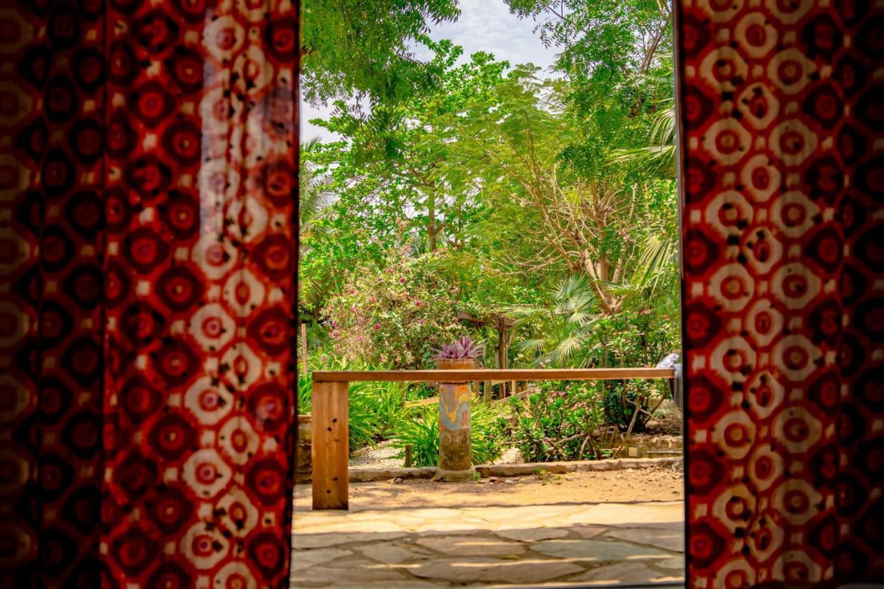 Kokrobite Gardens Restaurant And Guest House 외부 사진