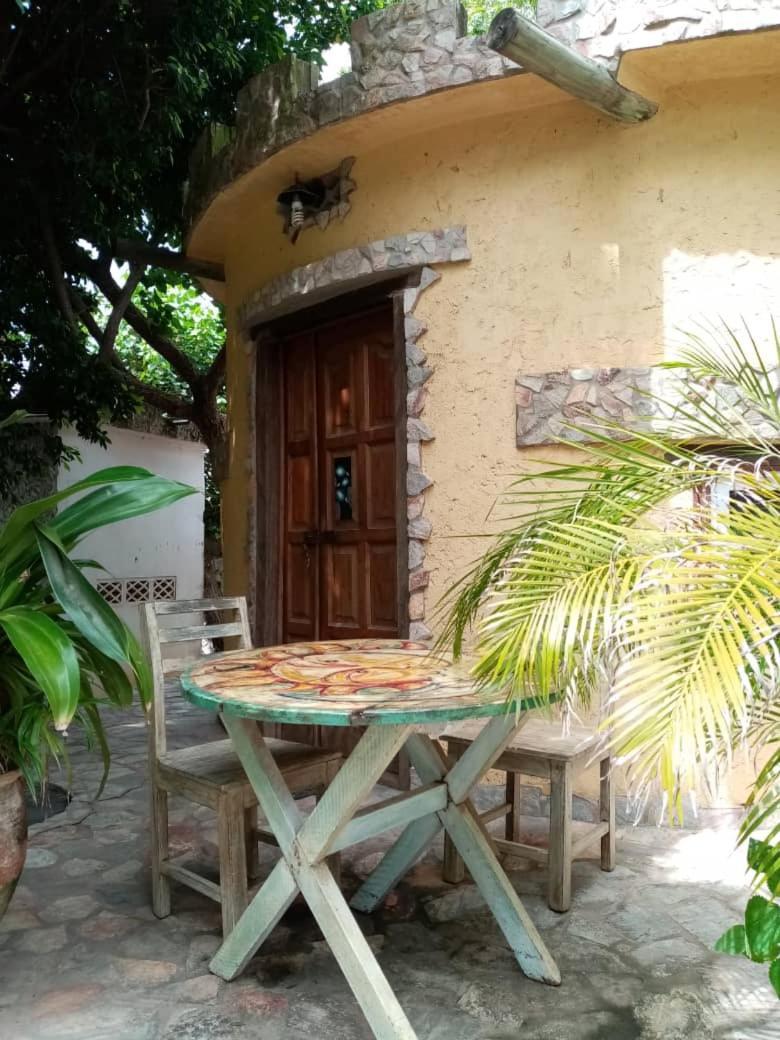 Kokrobite Gardens Restaurant And Guest House 외부 사진
