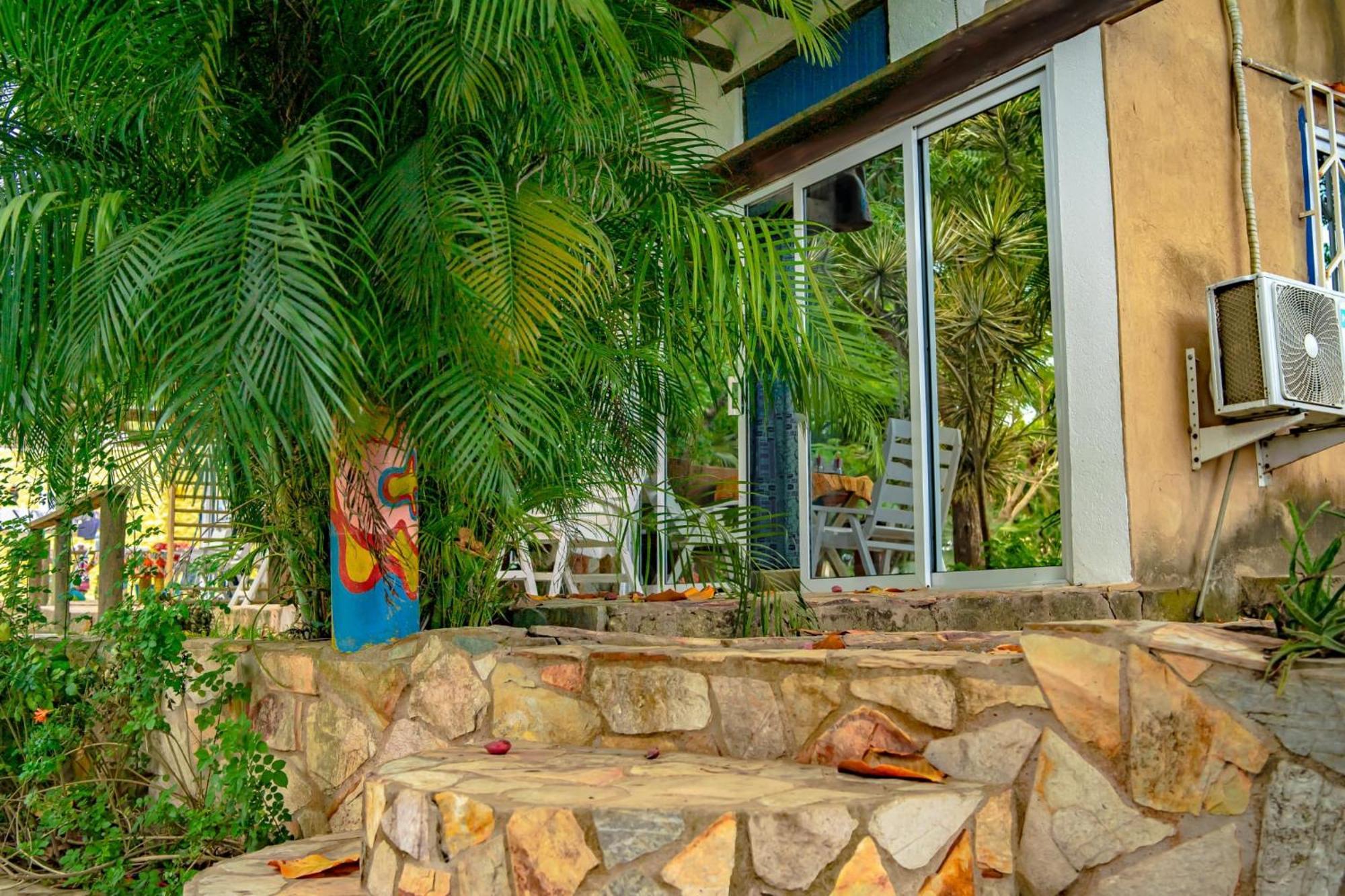 Kokrobite Gardens Restaurant And Guest House 외부 사진